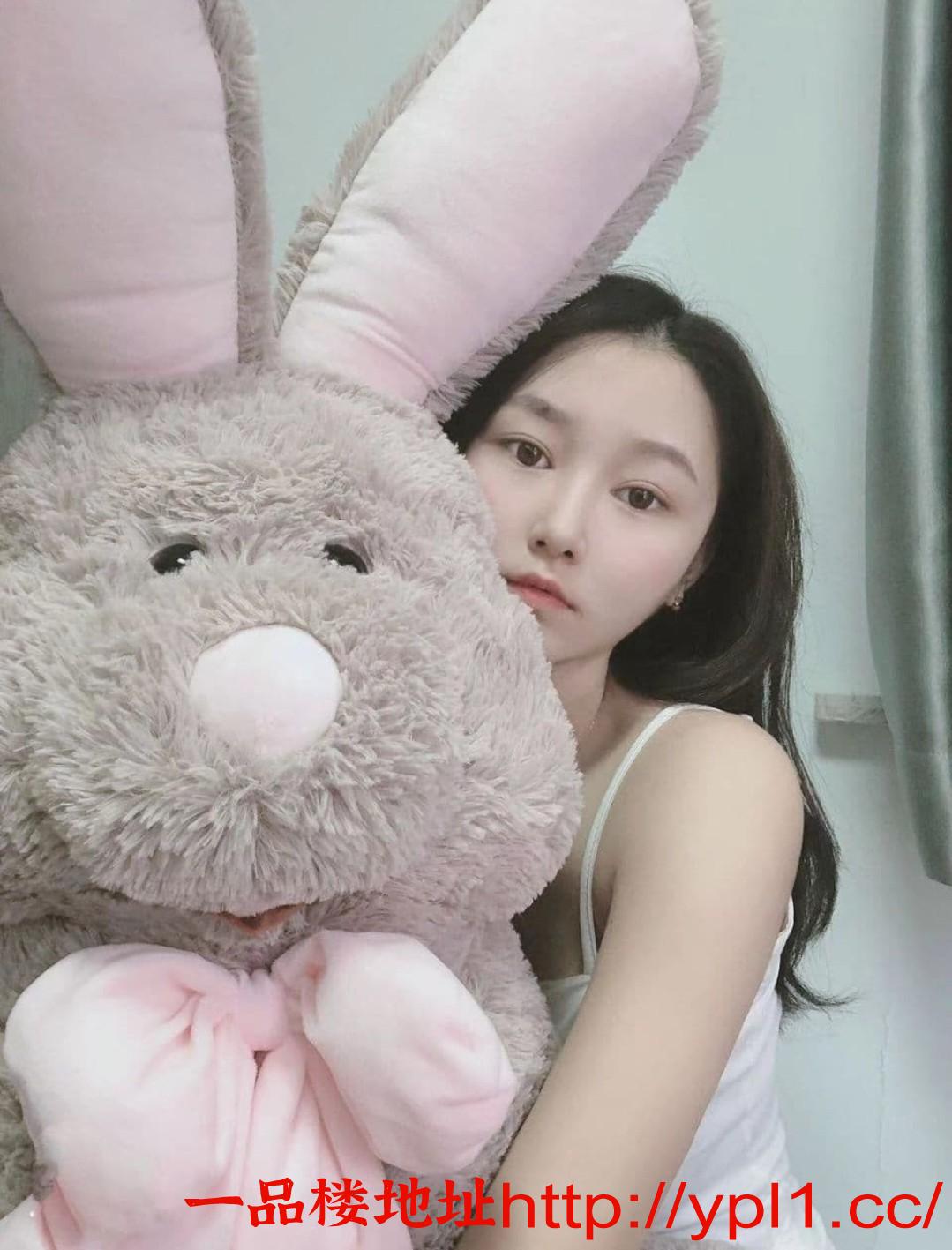 大一学妹短期下海兼职带工作室