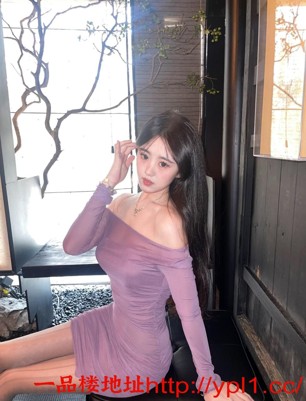 性感极品身材姐姐很闷骚胸大，屁股大水多，声音甜美