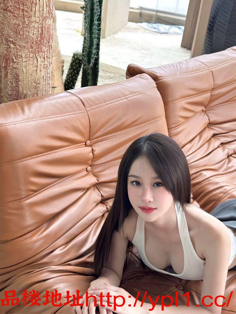 小辣妹可纯可媚还有情趣制服￼