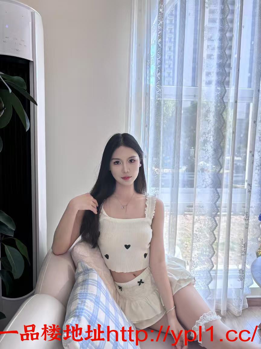 气质骚妹翘起小屁屁迎接大肉棒进入