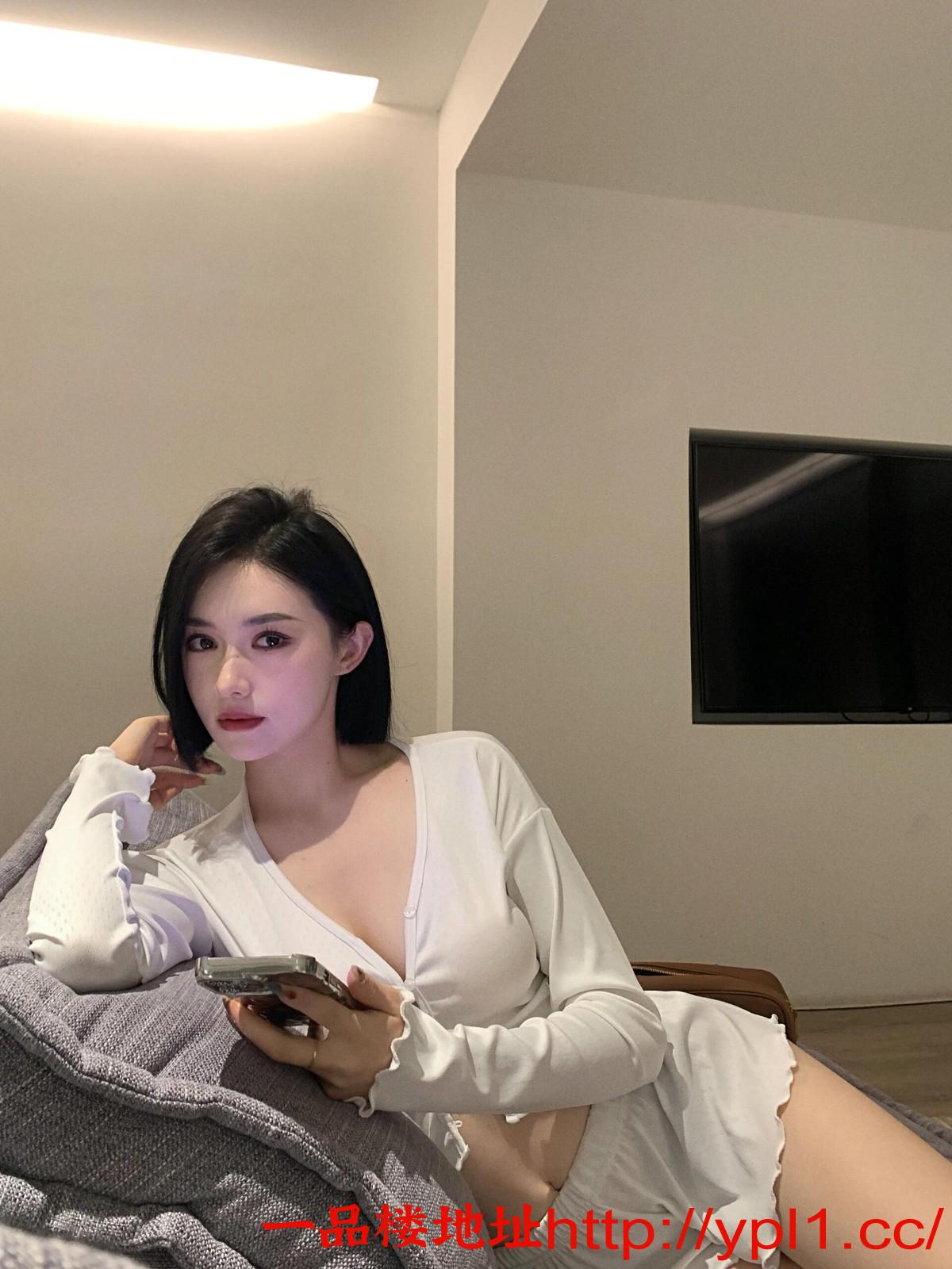 短发大奶妹，自聊自做