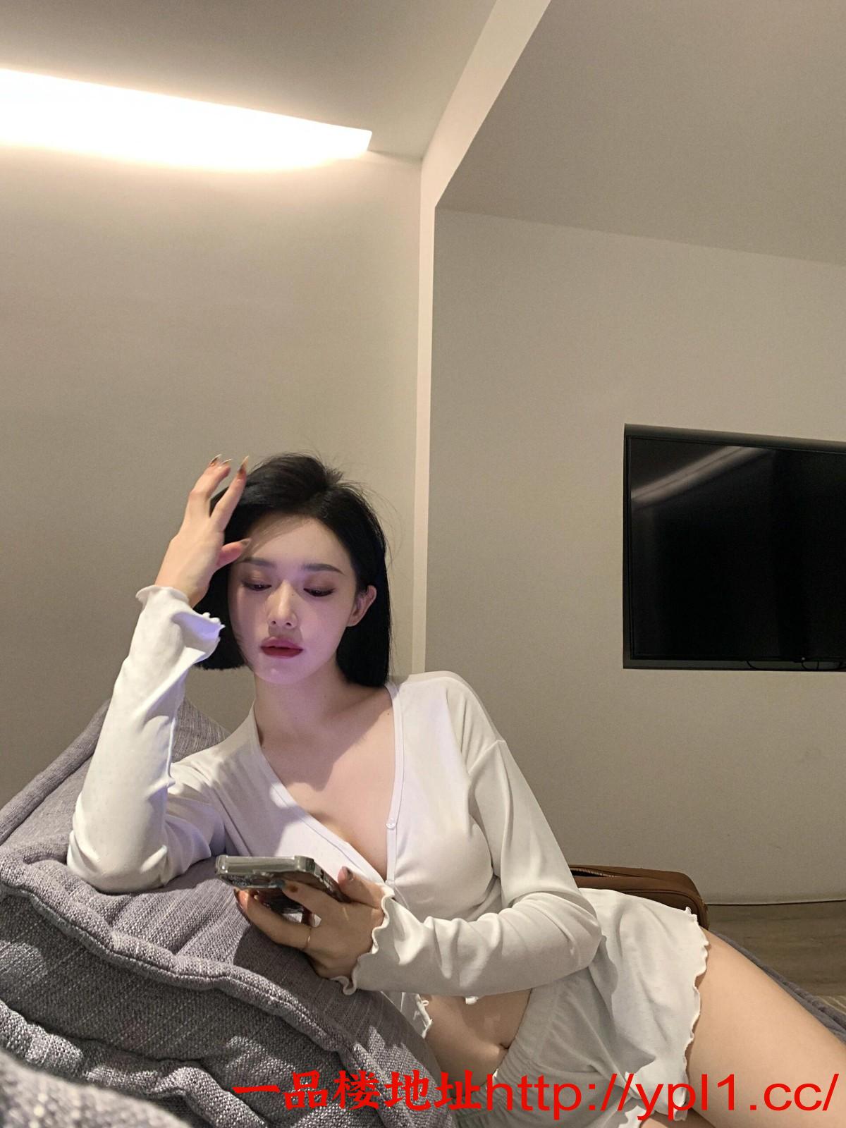 短发大奶妹，自聊自做