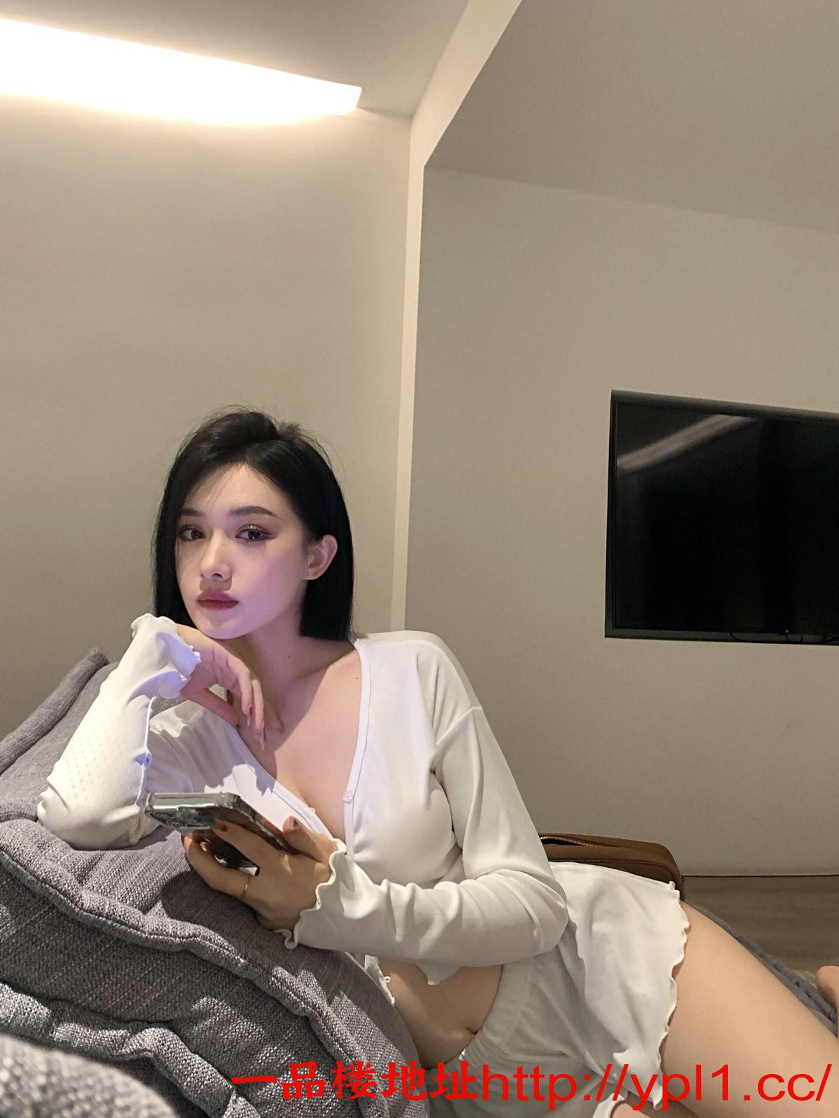 短发大奶妹，自聊自做