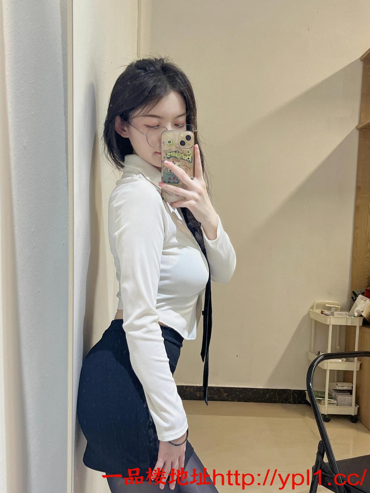 青岛分享一个刚下海不久的极品娇润人妻，熊又大又软还无毛(可上门)