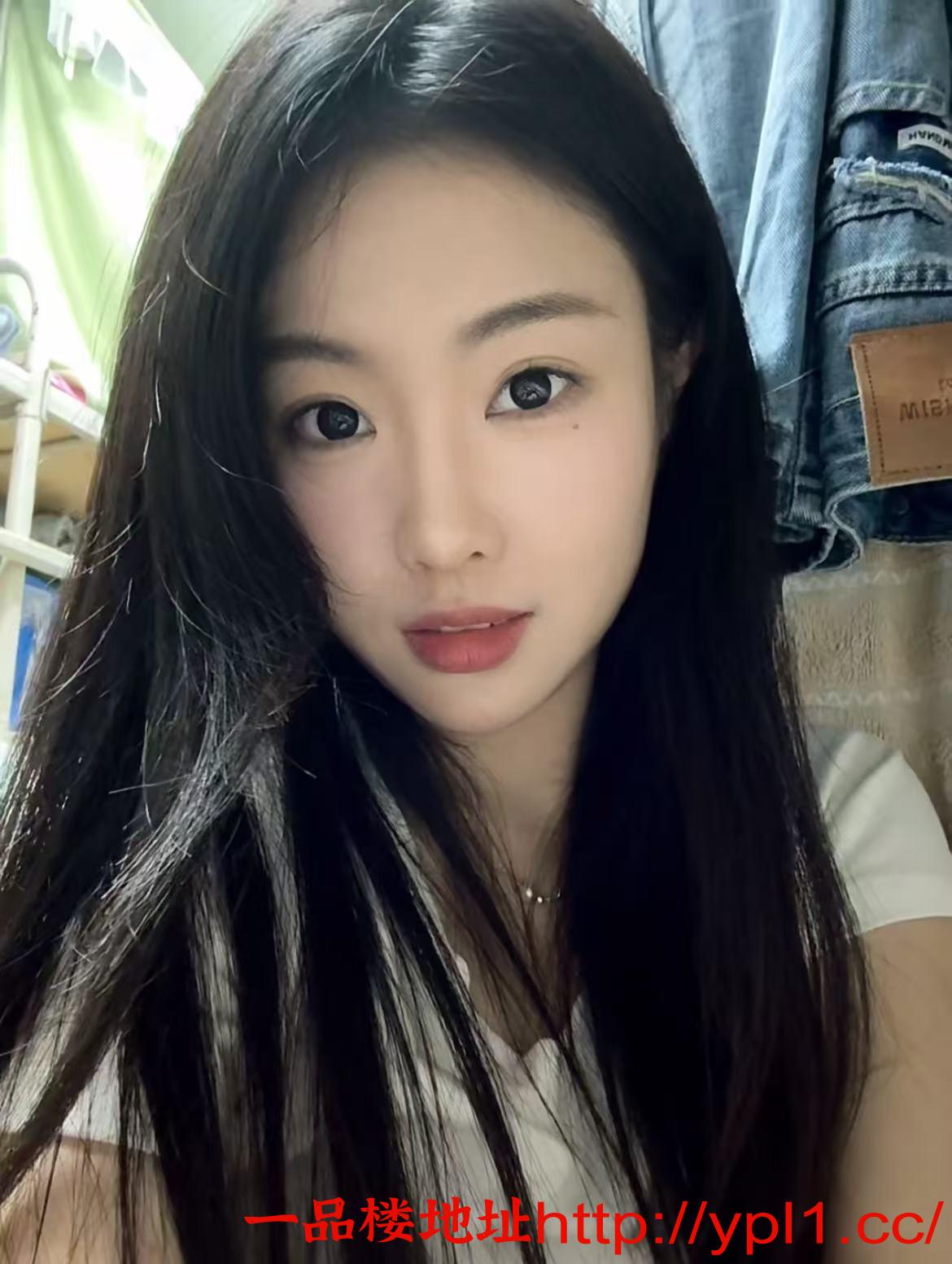 极品双峰兼职骚嫩妹粉嫩多汁易喷潮体质可外出