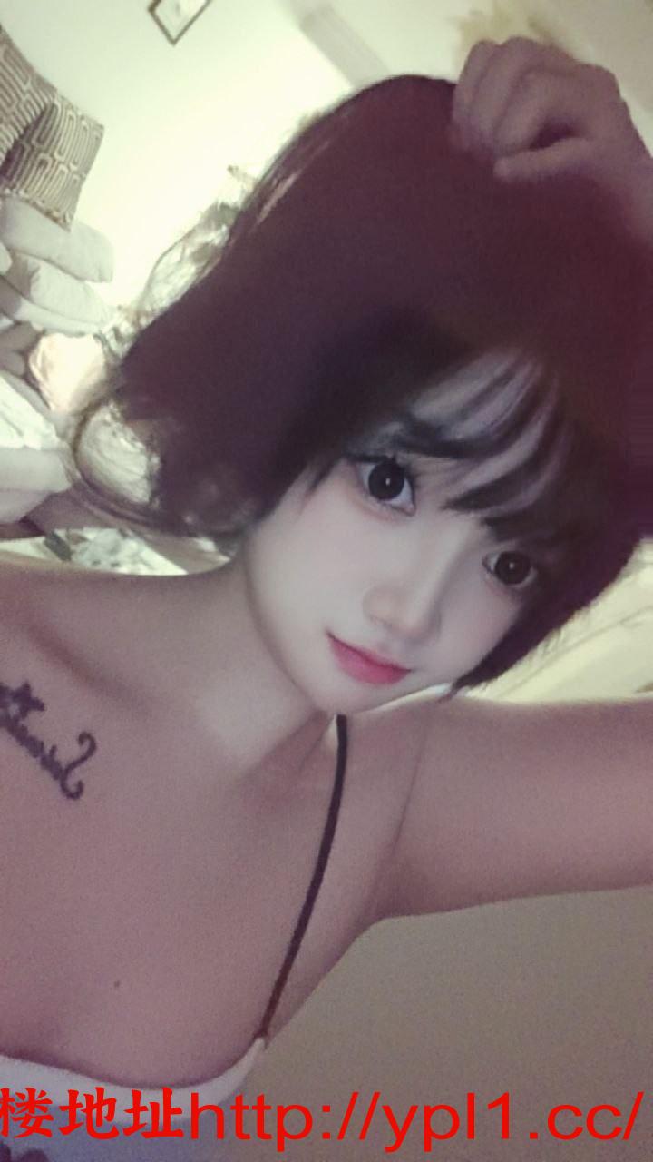 老师身材高挑，颜值在线，御感十足。进门先让狼友挑选情趣内衣，有陪洗。