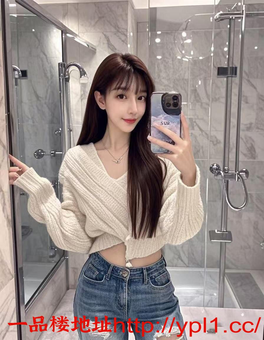 梨型身材，大屁股，皮肤白嫩，声音好听，胸大且型好看，敏感，奶头一摸就能让老师呻吟。