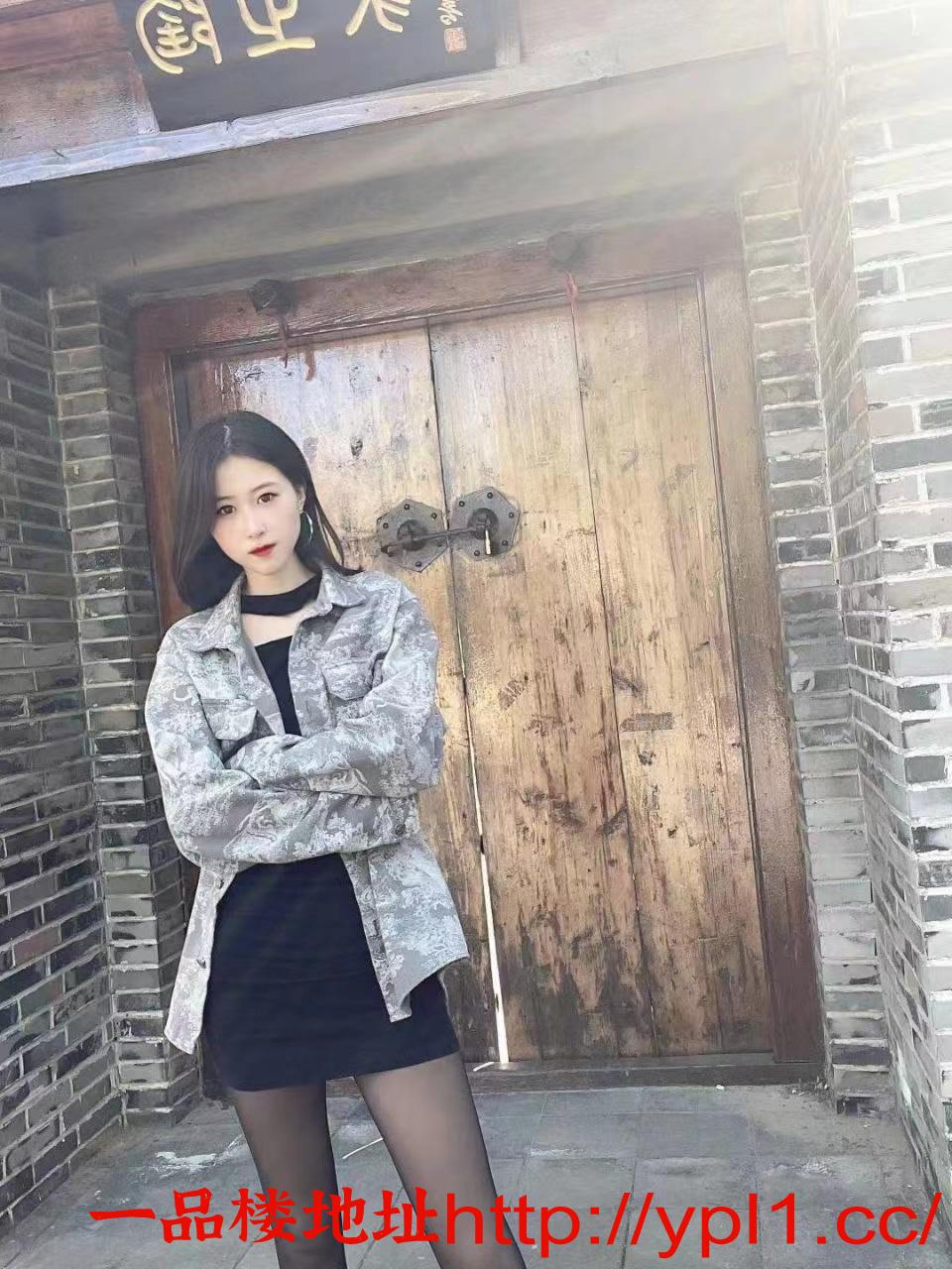 00后嫩妹，自聊自做