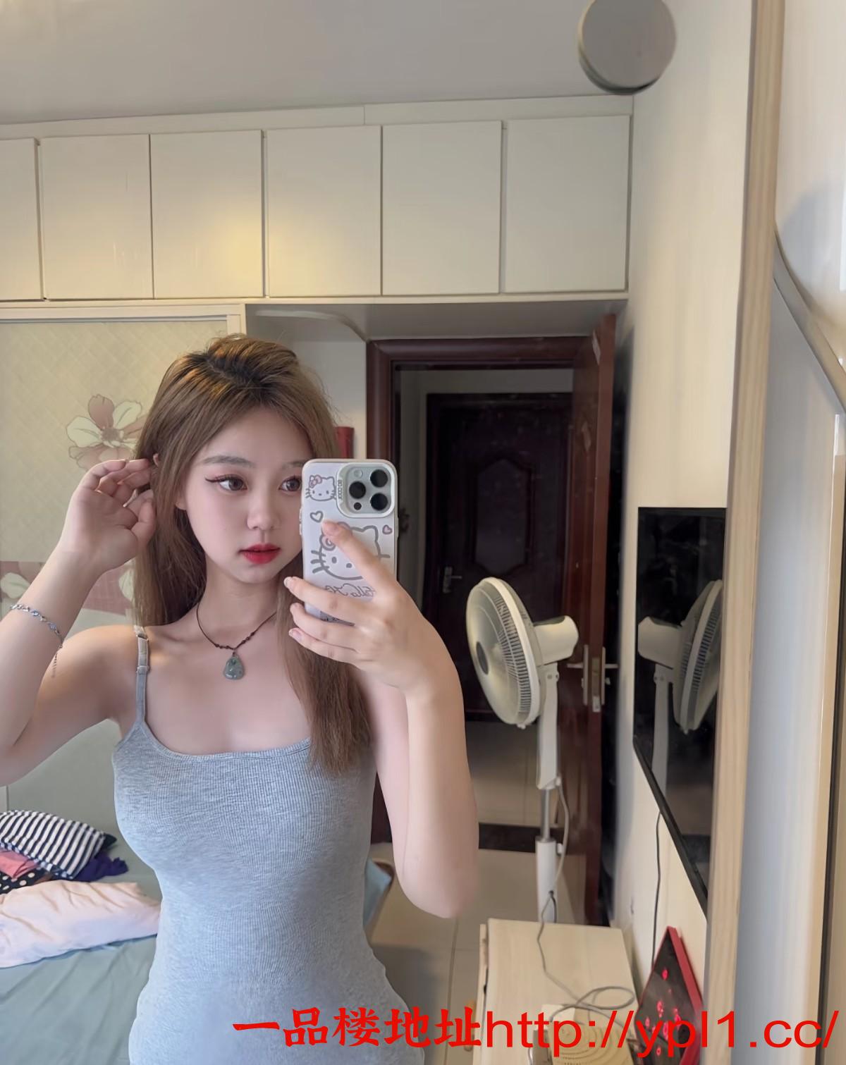 粉嫩甜心白嫩诱人，丝袜情趣高跟鞋