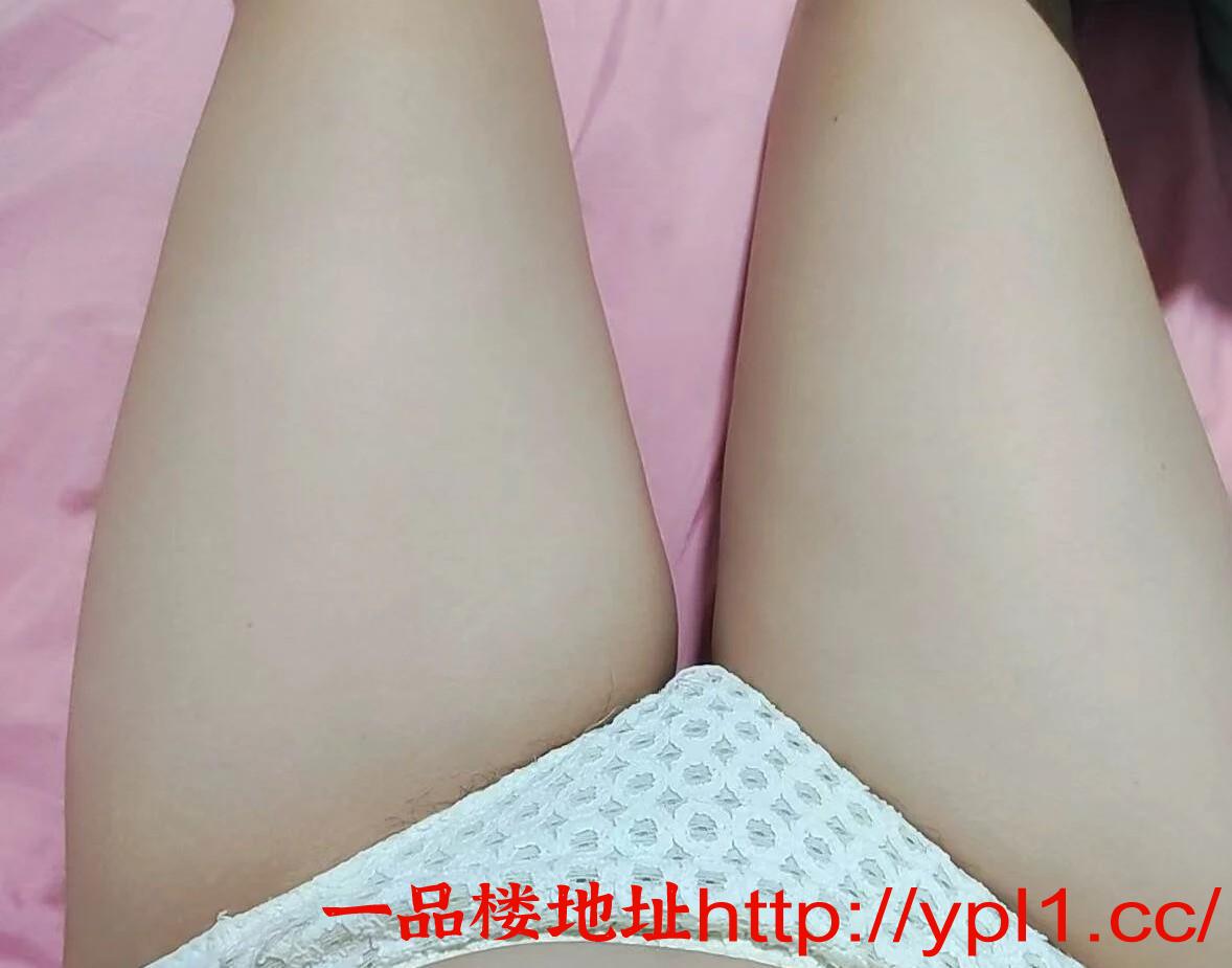 有点小害羞的甜妹，有点萝莉感，可长期包养，逼逼小，奶子刚发育全