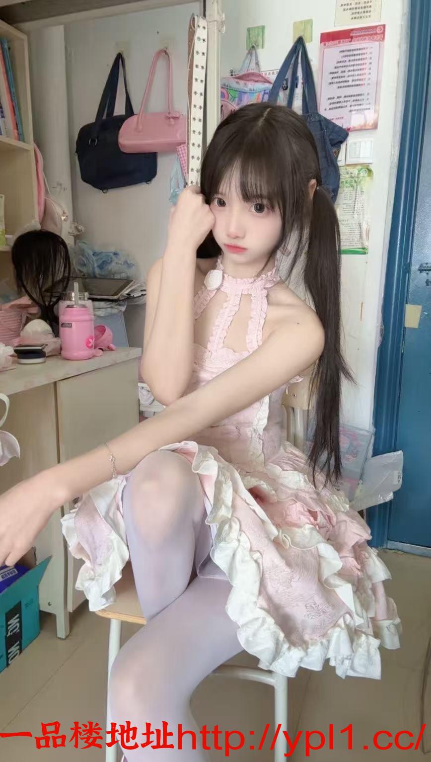 又纯又欲的萝莉妹妹肉丝性感白虎逼紧