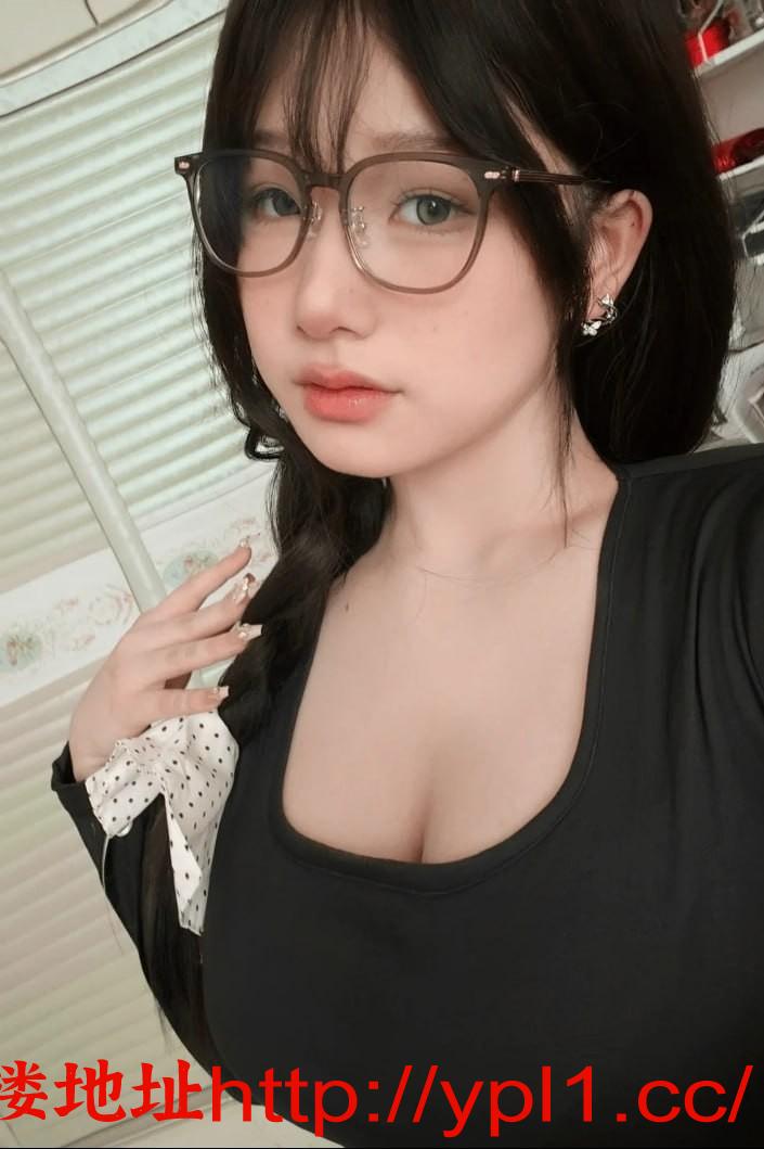 厦门高颜值美女胸大皮肤白