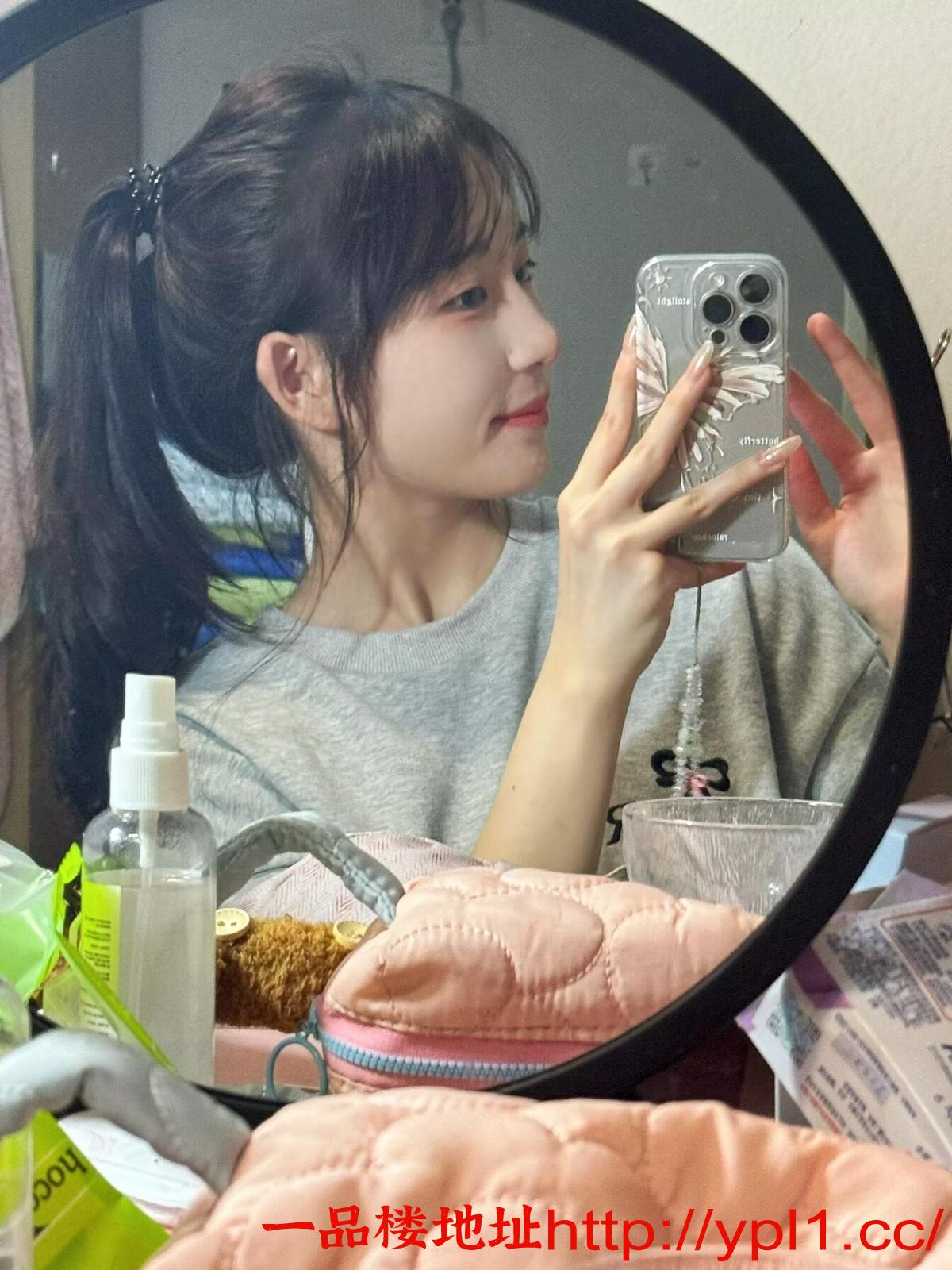 粉嫩多汁的小妹妹