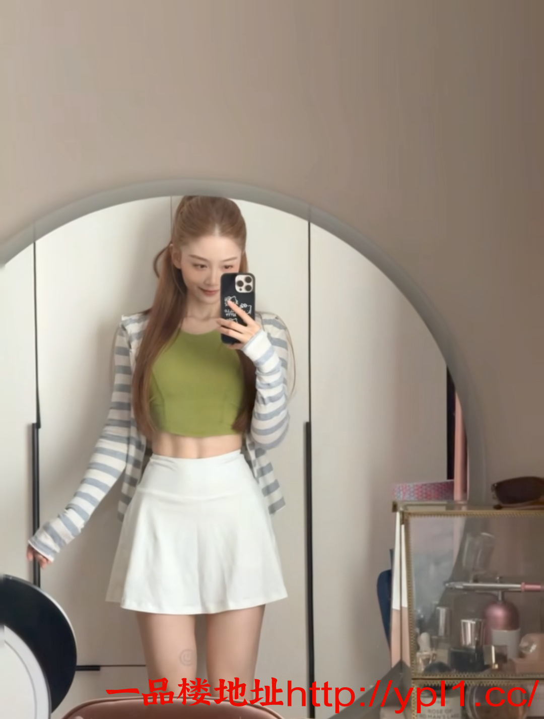 分享广州市爱健身纯天然白虎妹妹三点粉嫩腰臀比例超好后入式天花板值得一试（可上门可后付)