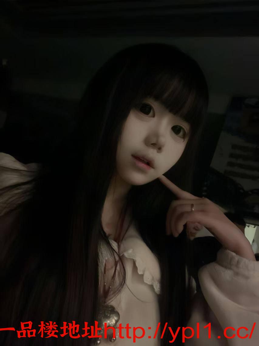 一线天白虎少萝兼职小穴紧水多