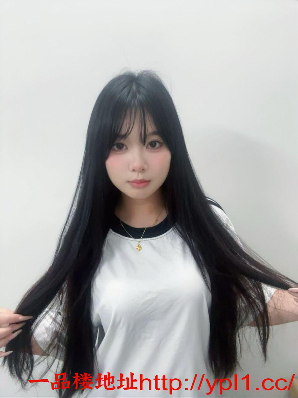 妹子颜值真的很高，身材棒棒的