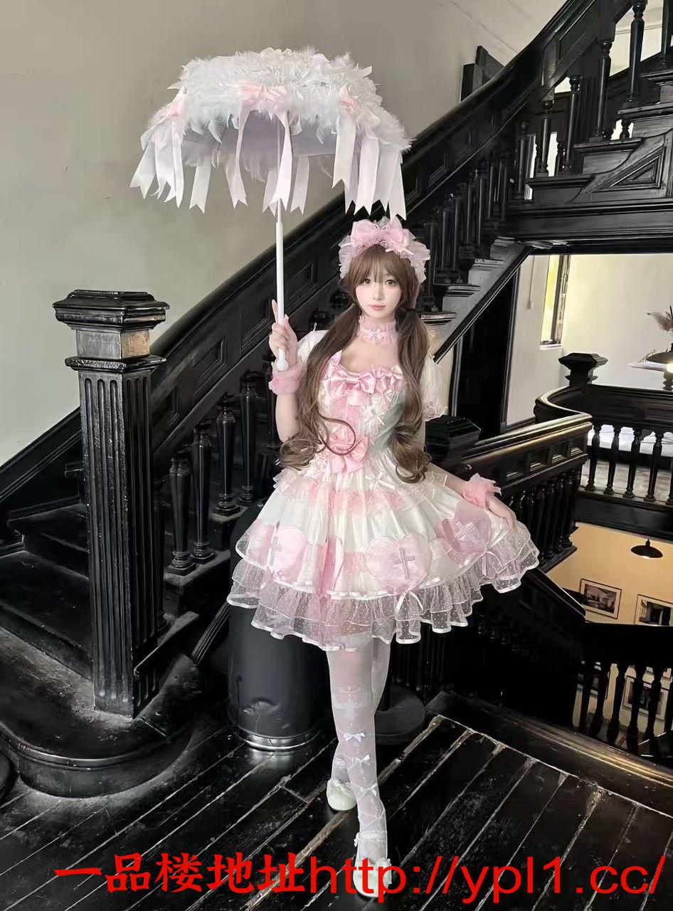 妹子颜值真的很高，身材棒棒的