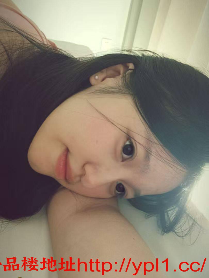 颜值嫩妹老师，长相乖巧，良家邻家感强！