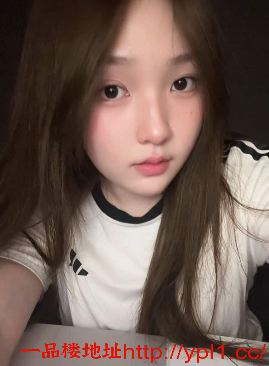 在校学生，只有周末开课。标准白幼兽，身材比例好，乳房还在发育，乳头很小很粉嫩