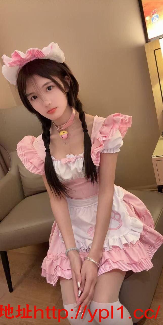 刚下水不久的19岁小嫩妹，身材匀称