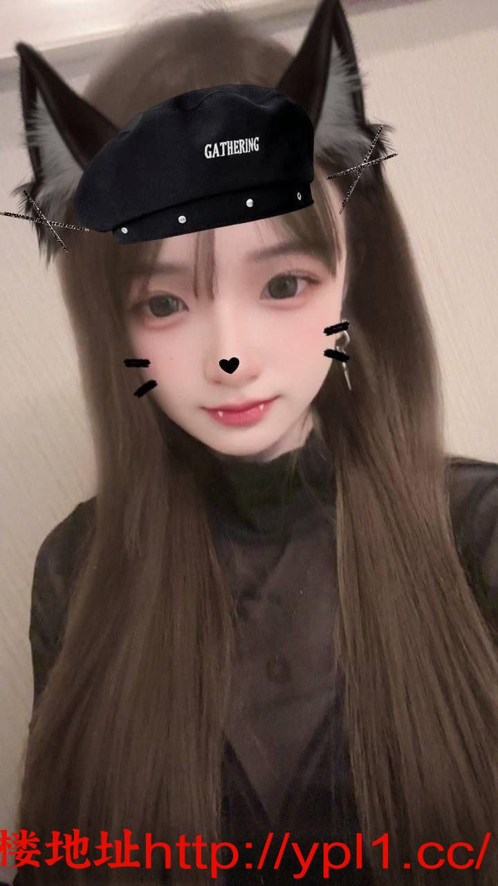 身材好，皮肤嫩滑，奶头粉嫩乳晕小