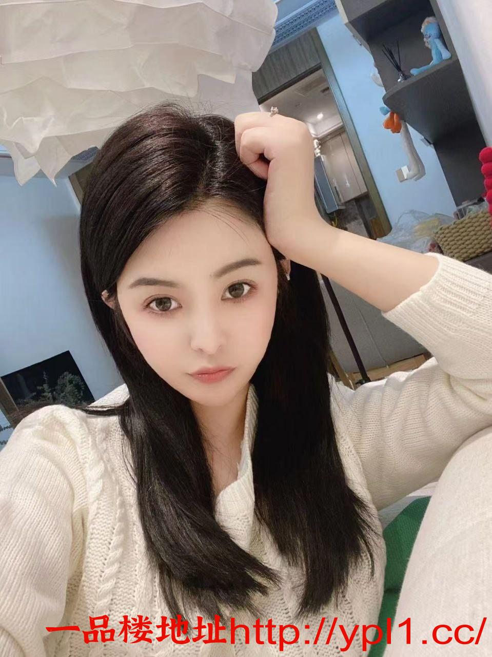 清纯系萝莉来袭学生妹！18新人嫩妹！短裙一线天小穴