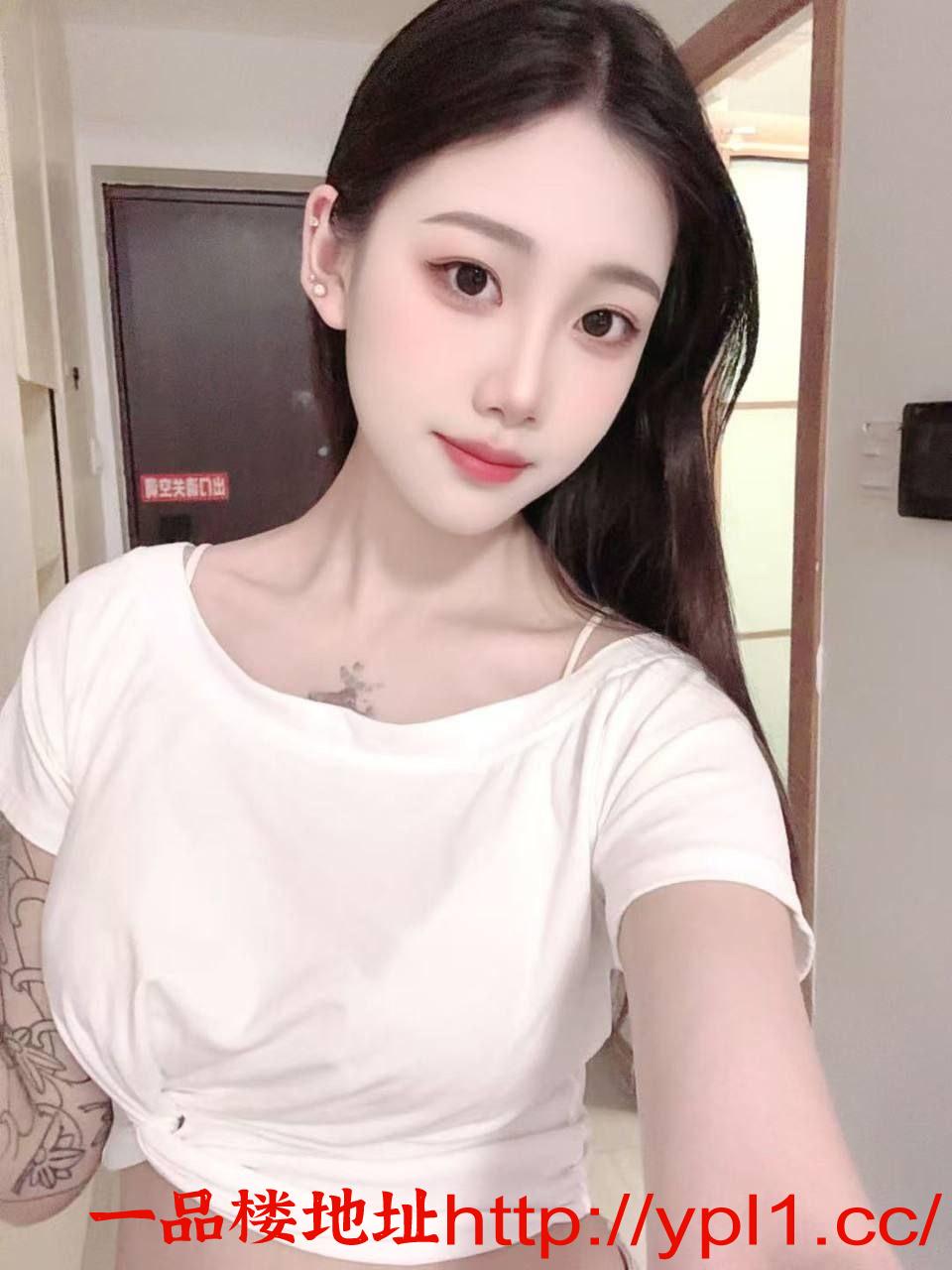 学生装00后小萝莉，清纯乖巧，娇小玲珑