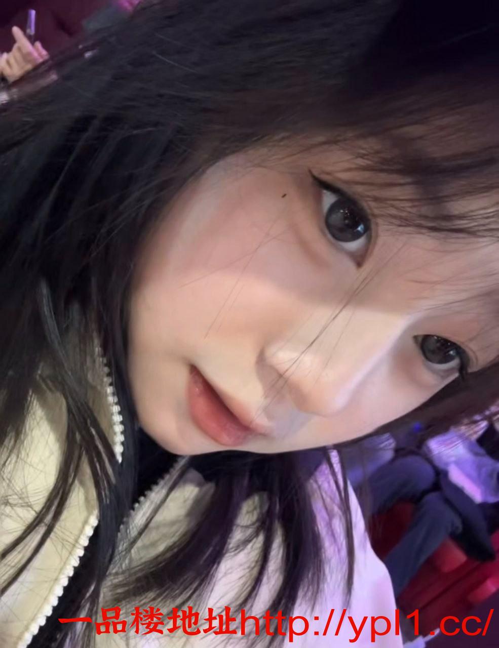 学生装00后小萝莉，清纯乖巧，娇小玲珑