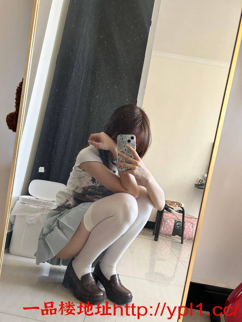 甜美可爱萝莉学生妹舞蹈生