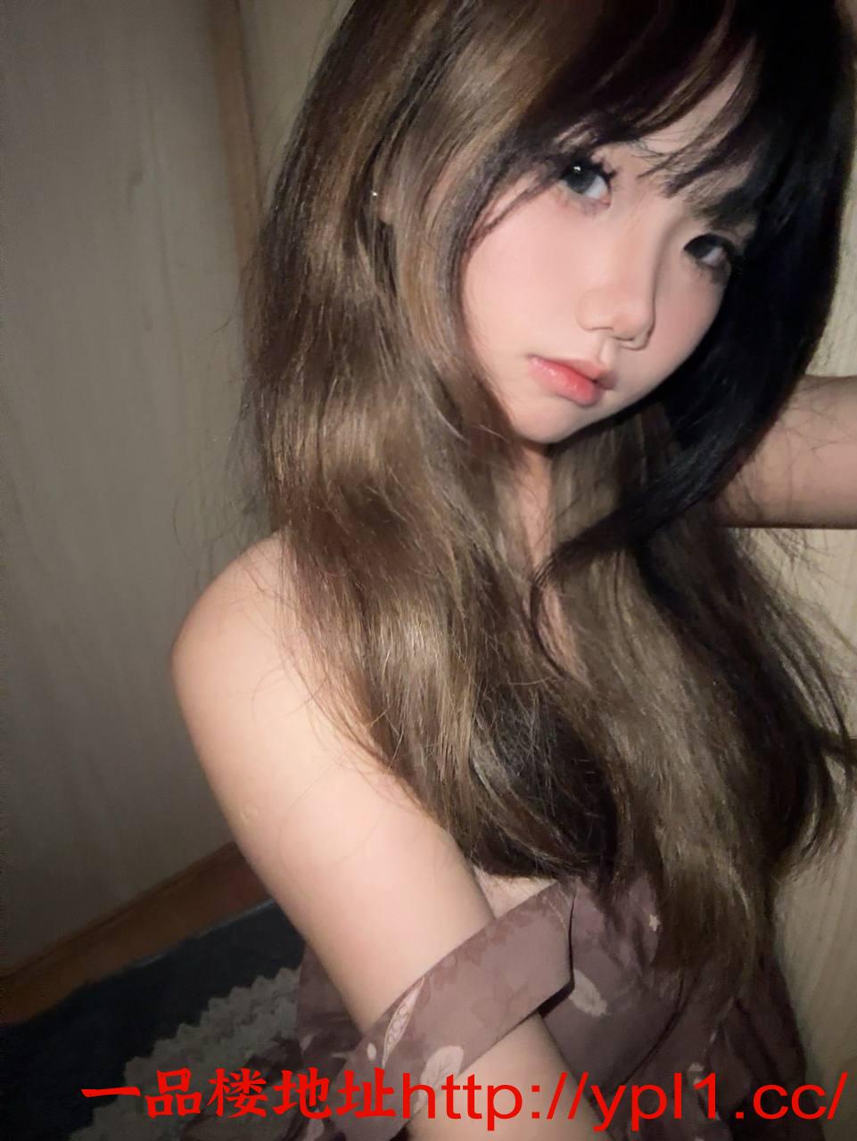 清纯系萝莉来袭学生妹！18新人嫩妹！短裙一线天小穴