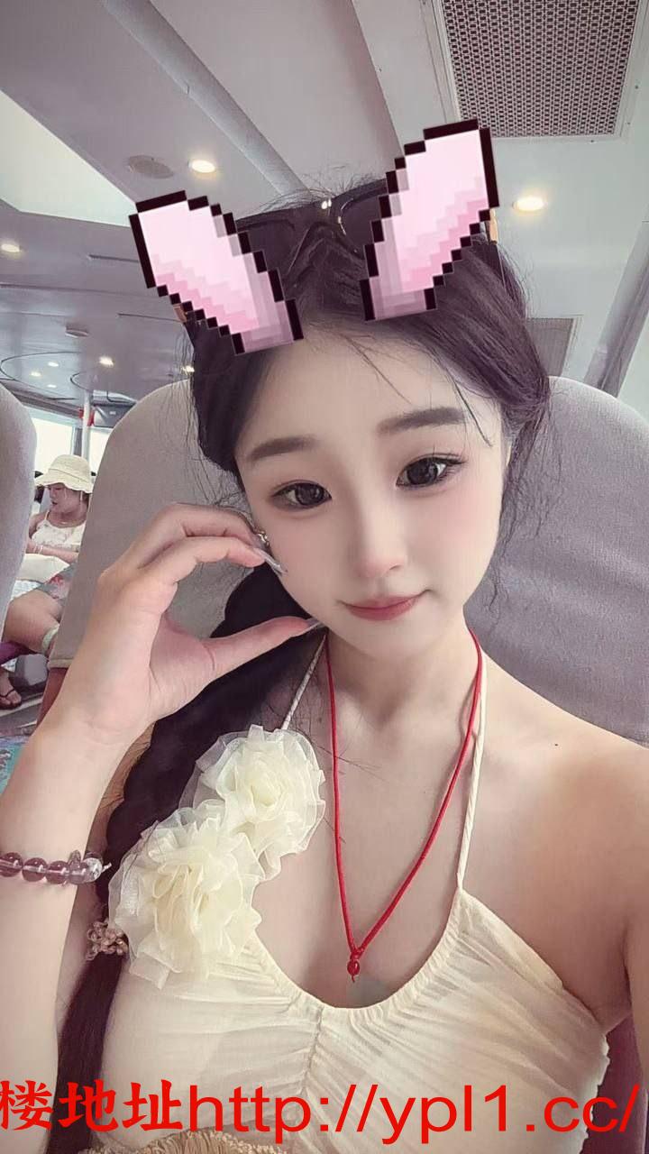 清纯系萝莉来袭学生妹！18新人嫩妹！短裙一线天小穴