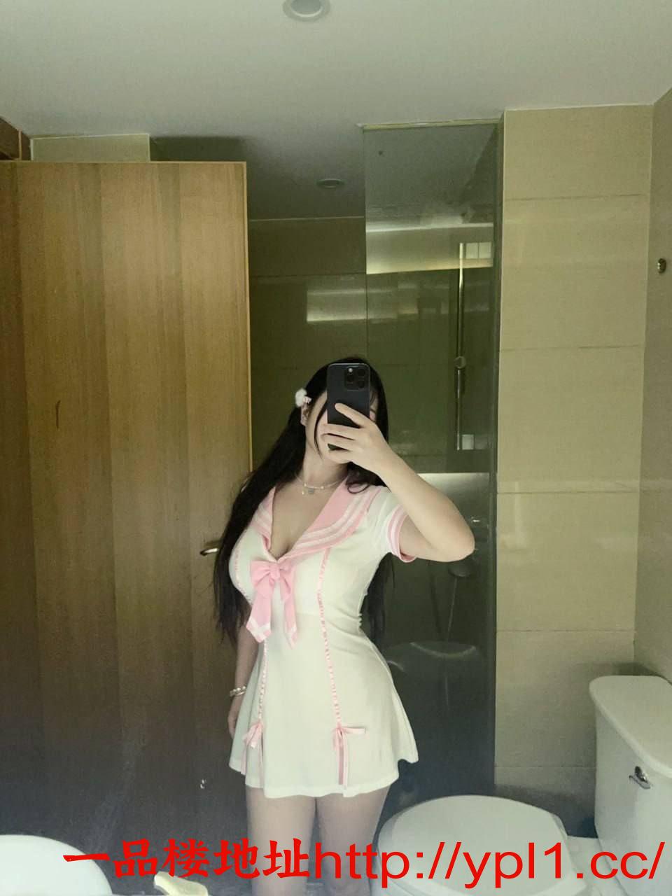 学生装00后小萝莉，清纯乖巧，娇小玲珑