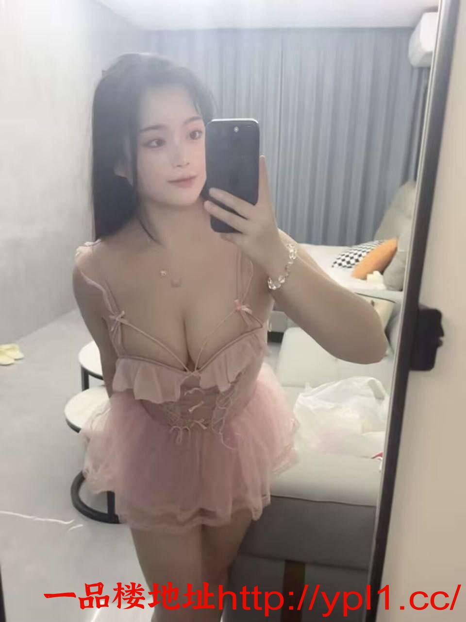 学生装00后小萝莉，清纯乖巧，娇小玲珑