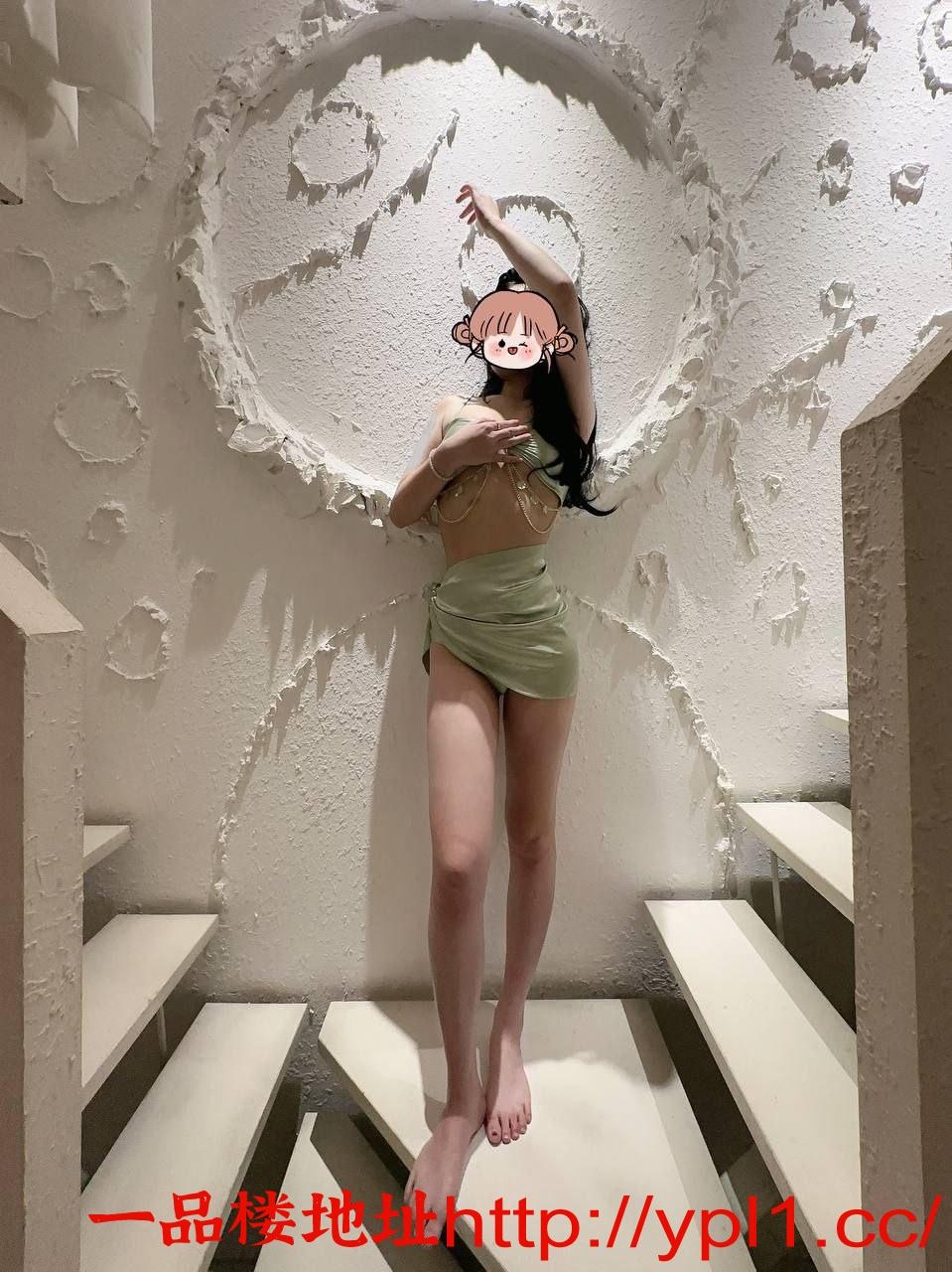 04年的高颜值御姐一枚，娃娃脸，御姐音，170+高挑身材大长腿，可以说是外围标配