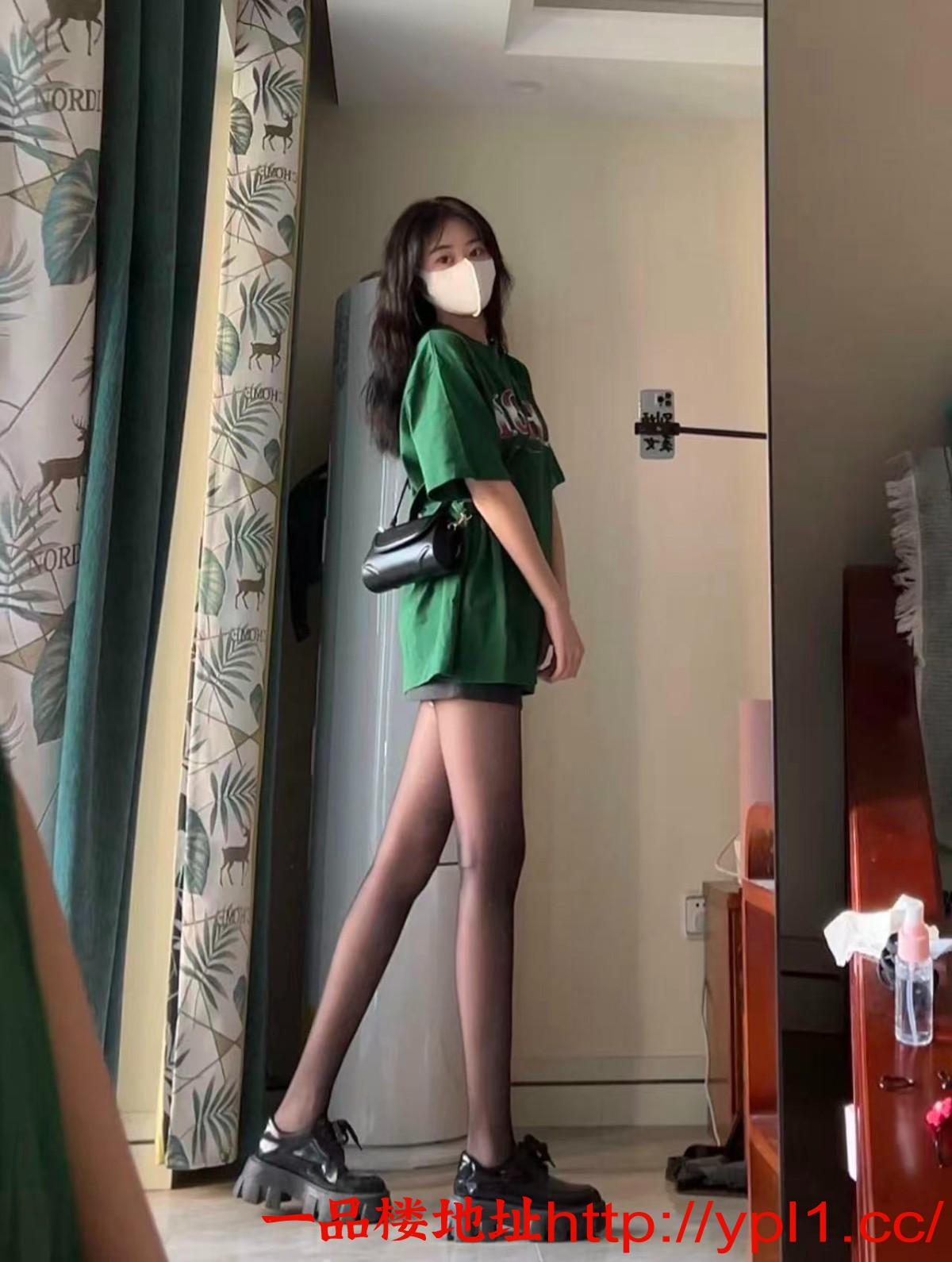 【陕西】修长制服美腿丝袜文静女孩看起来斯斯文文实则大骚逼(有报告可内射)