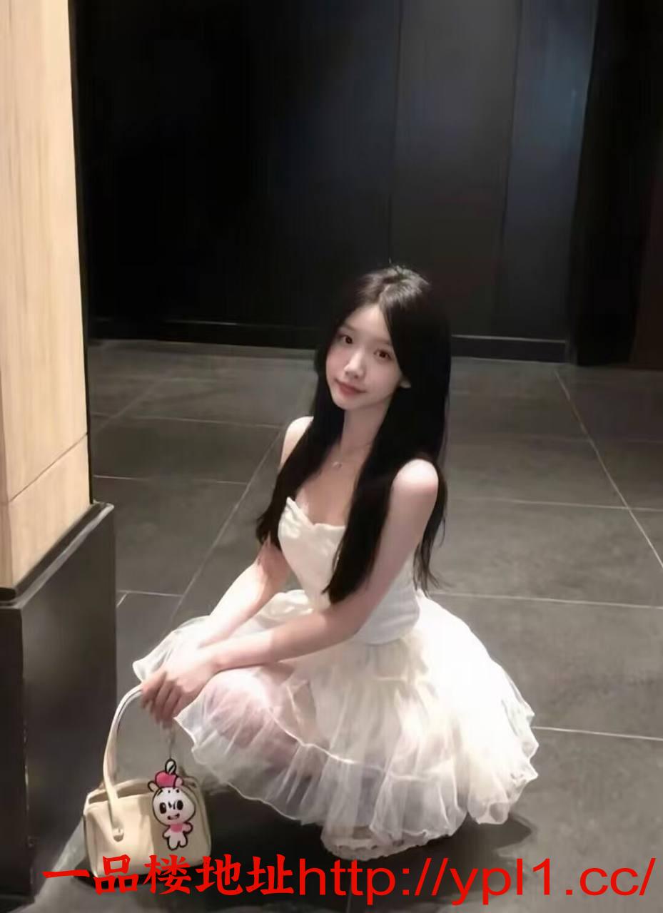 【山西】高三学妹刚出海兼职，bb粉嫩紧致，水多润滑（可内射有体检）