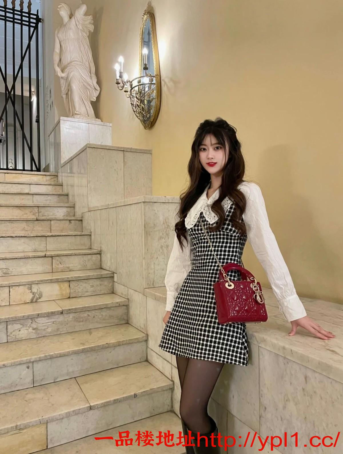 【新疆】还没有过度开发的萌妹子下面粉粉的，湿哒哒的(可内射有体检)