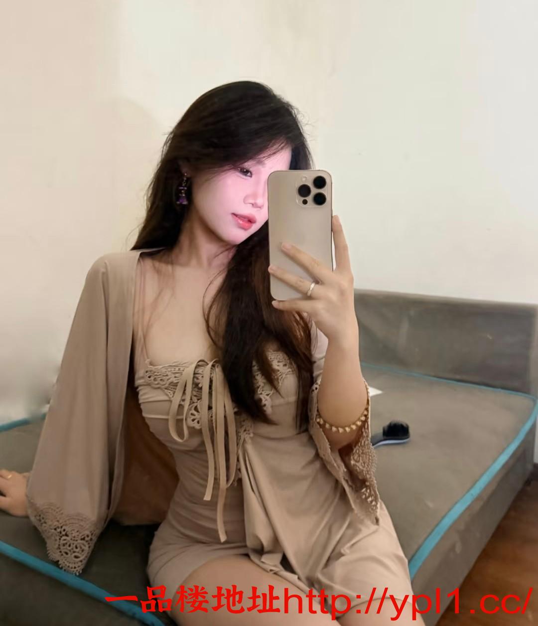 身材火爆齐逼小短裙诱惑力十足