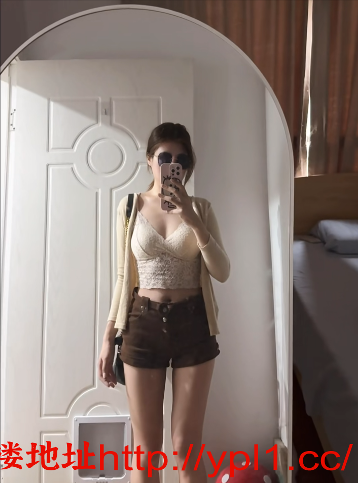 姐妹出来旅游兼职下海，可开酒店，可外出家里，双飞可优惠，逼逼紧自带公寓