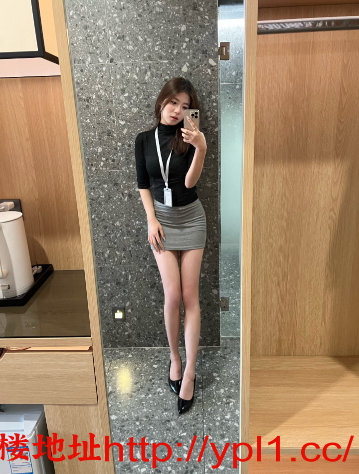 文职妹纸兼职，喜欢帅哥，年纪20这样男生，可以接吻可无套口，没地方，只去酒店家里