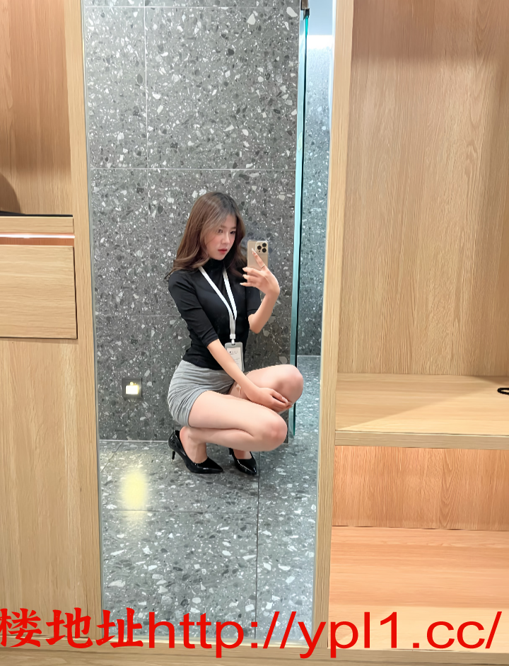 文职妹纸兼职，喜欢帅哥，年纪20这样男生，可以接吻可无套口，没地方，只去酒店家里