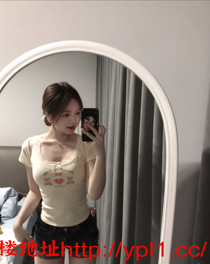 大二妹子下海兼职，，没有公寓，奶子挺拔，粉嫩，逼逼小。喜欢被舔逼，只外出