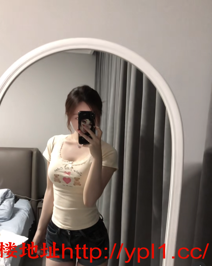 大二妹子下海兼职，，没有公寓，奶子挺拔，粉嫩，逼逼小。喜欢被舔逼，只外出