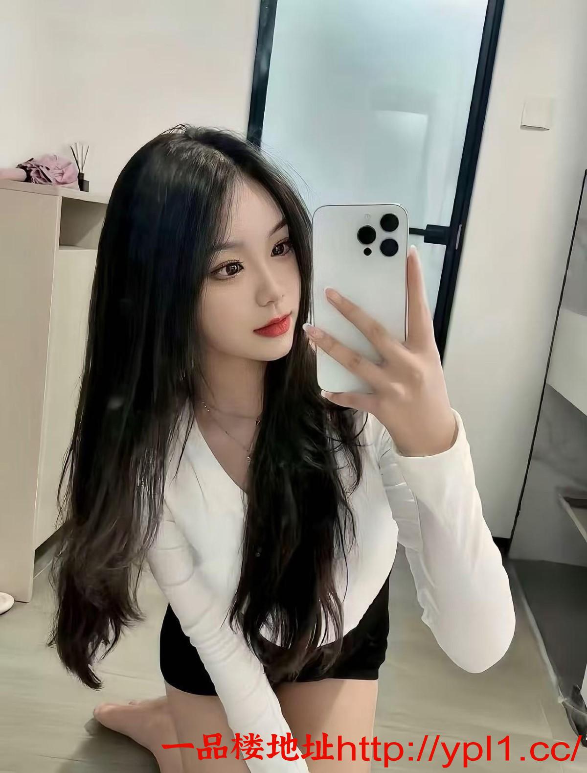 艺术学院音乐系的妹妹就是闷骚，看起来文静但操起来很骚声音真的身诱人让你操到累自带工作室