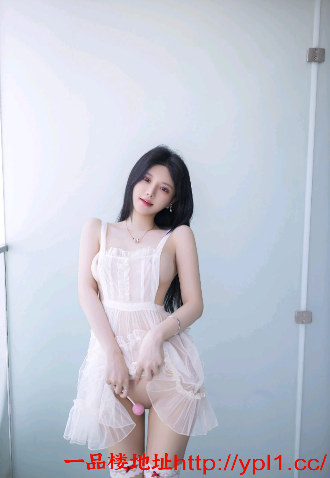 女大学生身材细嫩逼粉很紧可内射可上门有教室