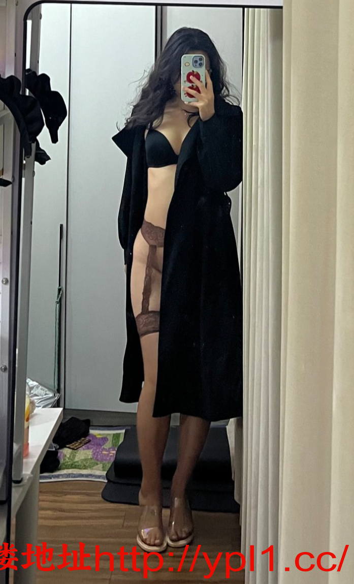 广东本地妹，身材高大，奶子圆润饱满挺拔，逼毛稀少，3分钟出水，可外出