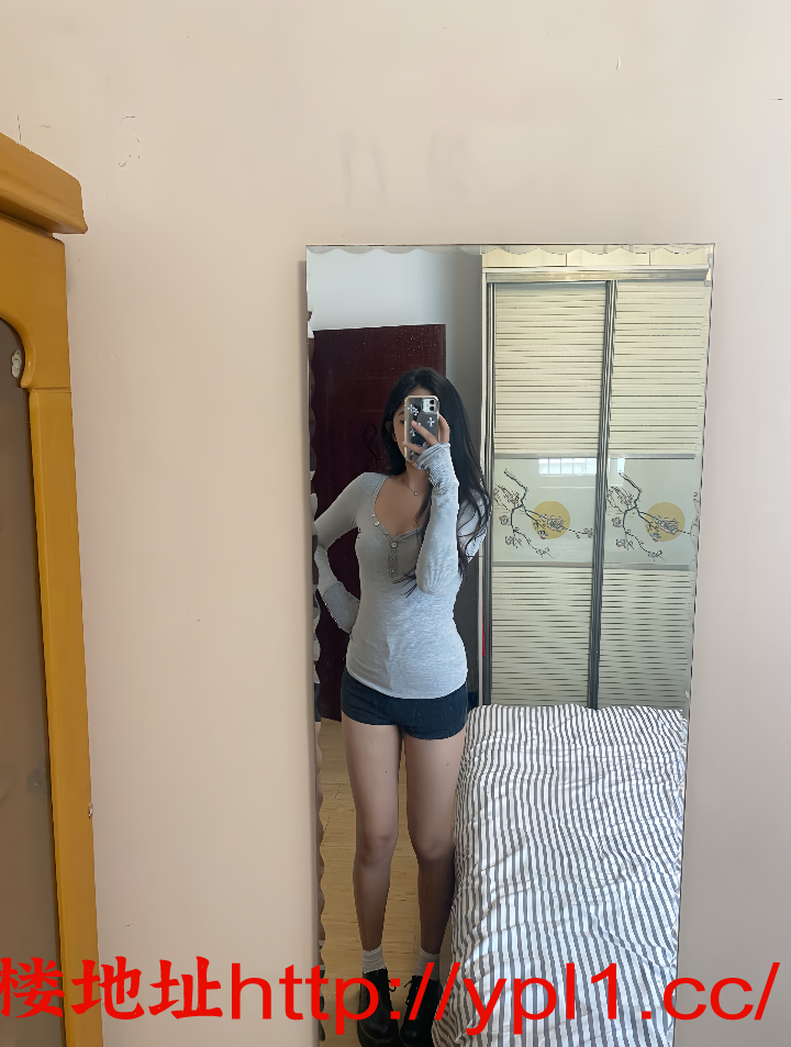 初中老师下海兼职，已辞职，刚离婚，生过不下去，有闺蜜，可挑选，自带公寓可外出