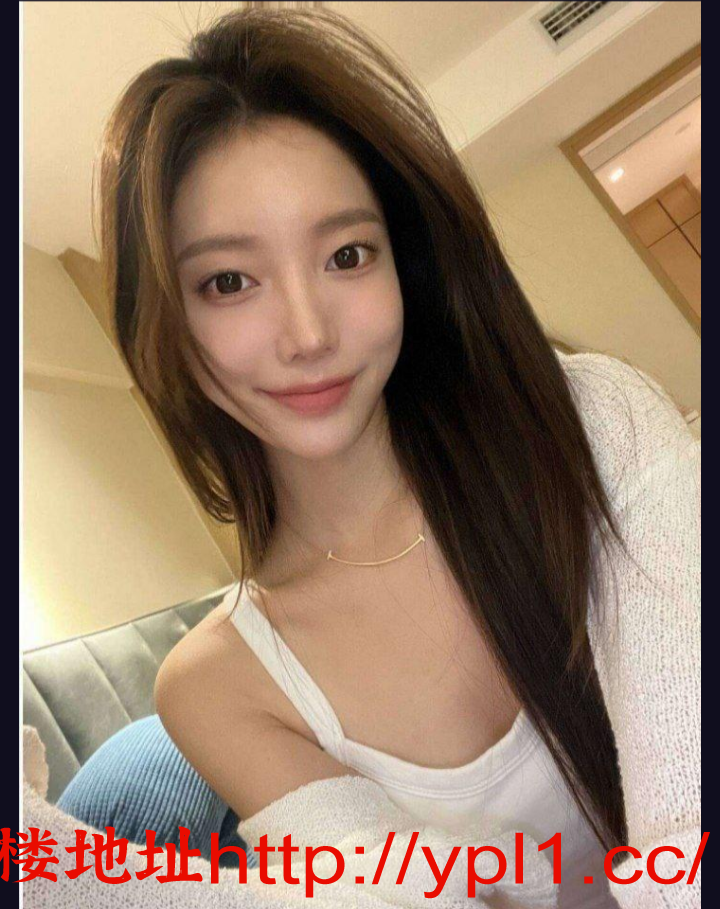 重庆妹子皮肤白皙光滑细嫩，身材好，可以抱起来操特别爽，自带公寓可外出