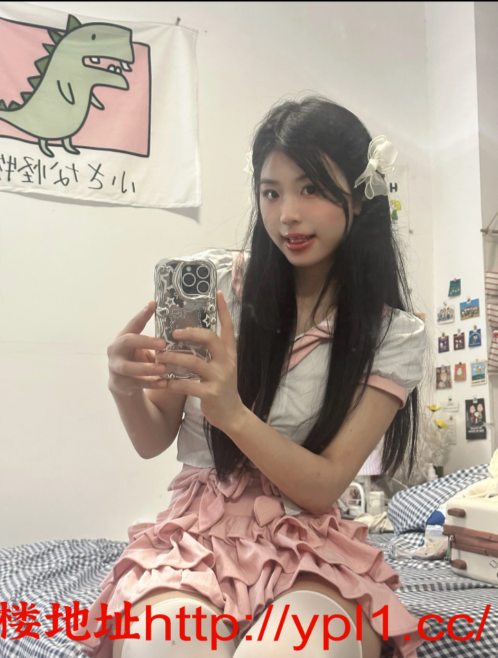 天津小萝莉，逼毛旺盛，奶子大，子宫阴道短，高潮快，自带公寓可以外出