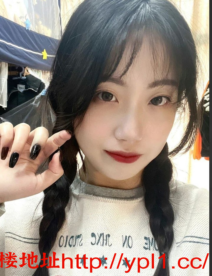 刚大一出来做，微胖，身材有致，很有弹性，微胖的女生水多是真的，含几把的时候很温柔，舔全身，接吻一流，故意挑逗你，让你心痒。妈的，巴不得插进去，超级会叫，声音呻吟不高不低，高潮会抓你屁股